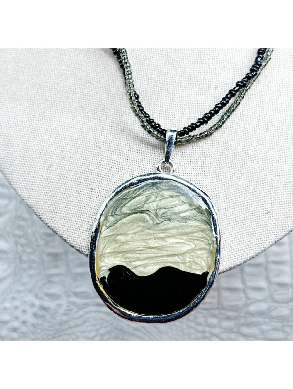 518mc. Green Enamel Necklace